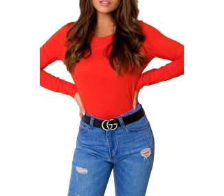 červené dámské tričko s dlouhým rukávem
